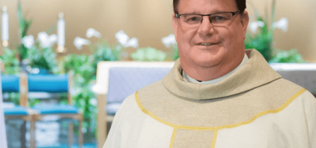 Prete Cattolico E Gay Parroco Usa Non Lascio L Abito Il Vescovo Ti Aiuteremo A Vivere In