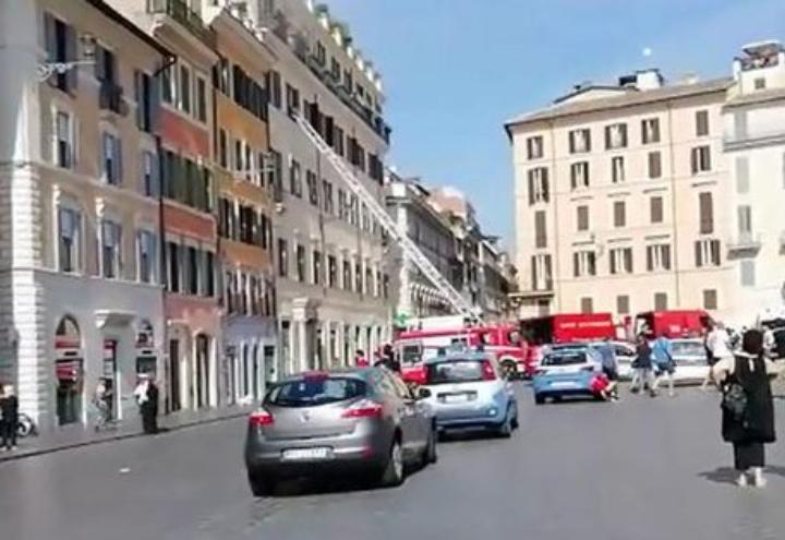 Roma Incendio NellHotel In Piazza Di Spagna Ultime Notizie Video