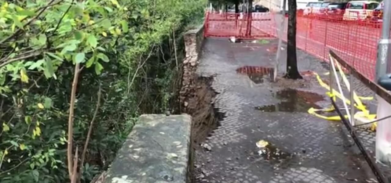 Maltempo Roma Crolla Muro Di Tufo Al Pincio Caos A Trinit Dei Monti