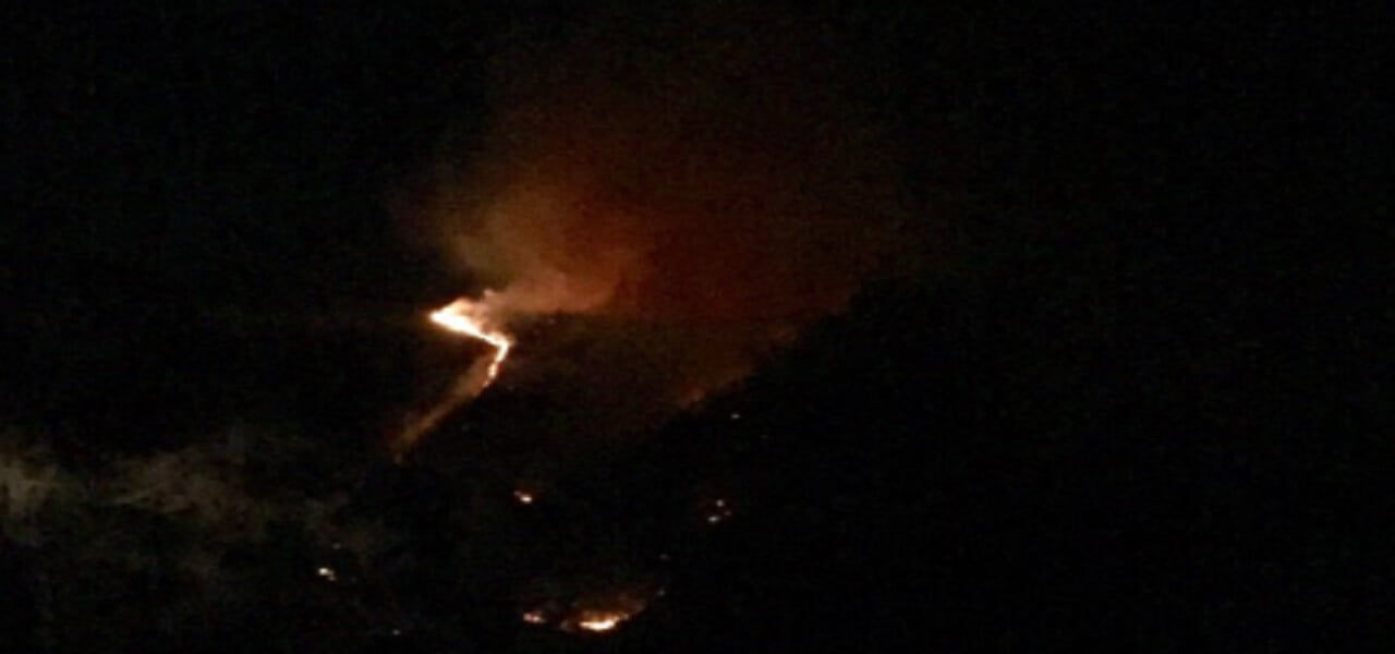 Varese Incendio Sul Monte Martica In Fumo 100 Ettari Di Bosco Video