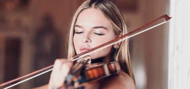 Laura Marzadori Chi Violinista Che Duetta Con Lazza Della Scala A