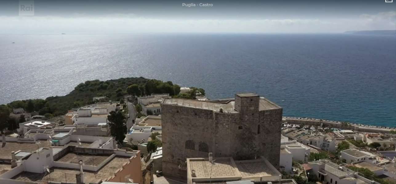 Castro Lecce Finalista De Il Borgo Dei Borghi Il Suo Mare Blu