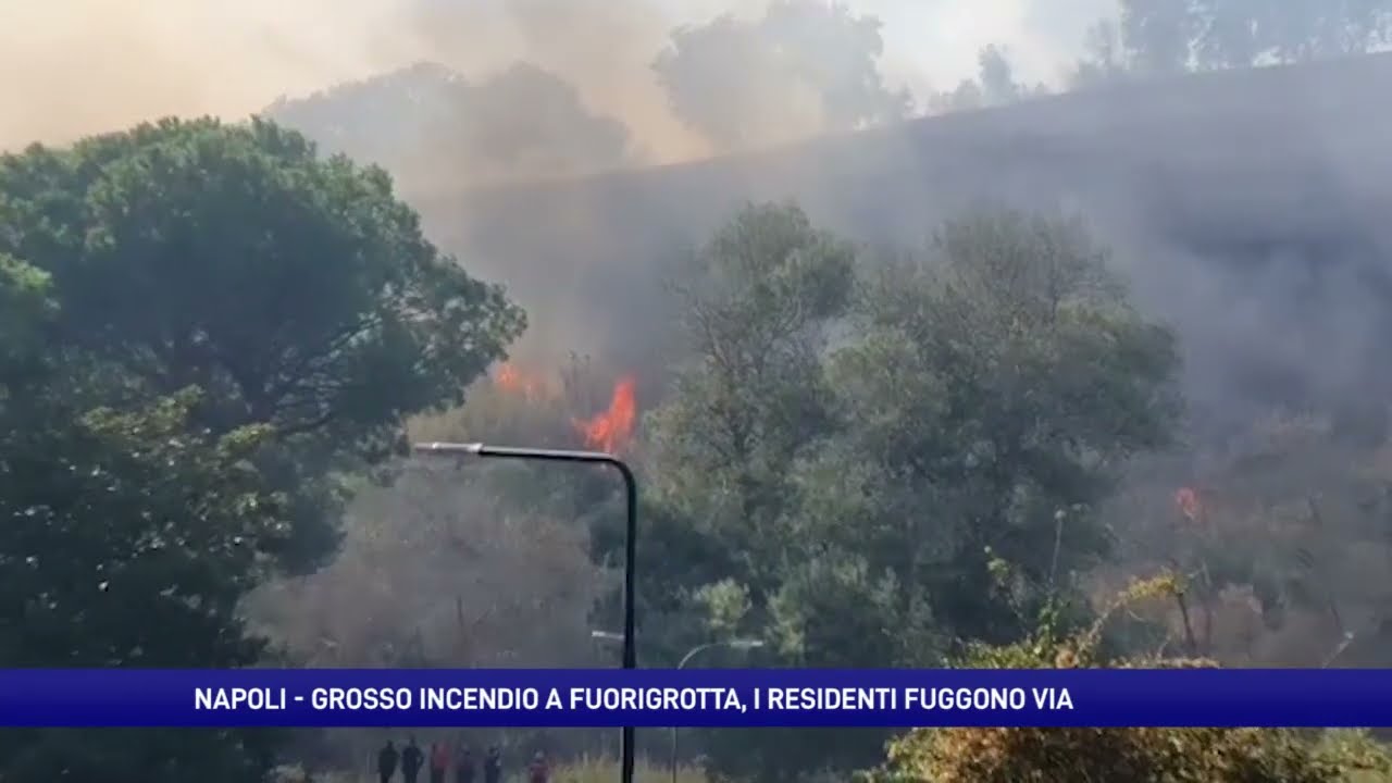 Incendio Napoli Brucia Monte Sant Angelo 77 Persone Evacuate Video