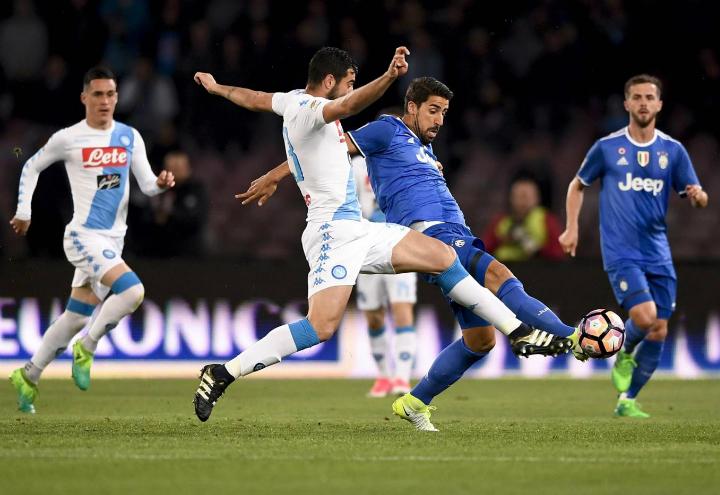 Albiol_3_Khedira_Napoli_Juventus_lapresse_2017
