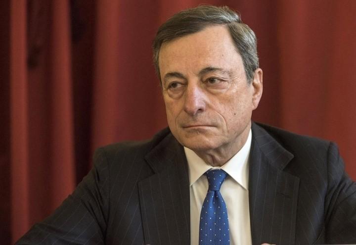 Draghi_rosso_Lapresse