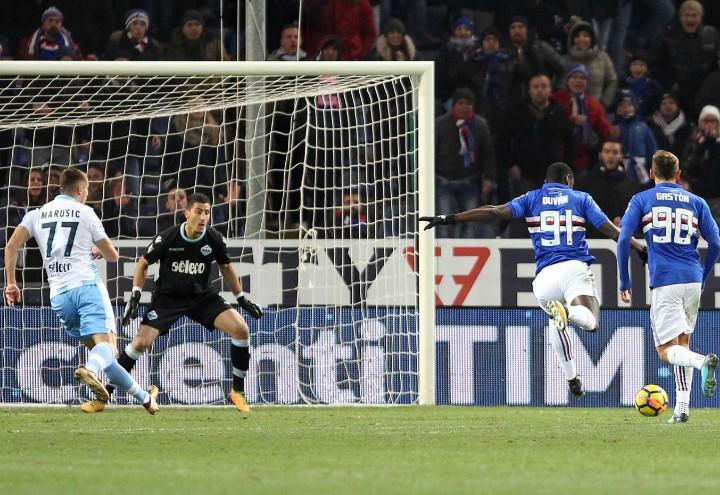 Duvan_Zapata_Strakosha_Sampdoria_Lazio_lapresse_2018
