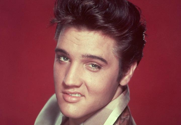 Elvis_Presley_ghigno_Web_1960