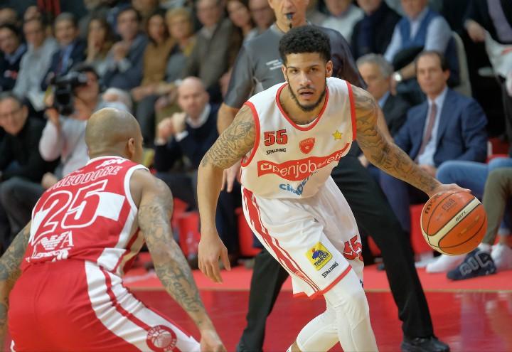 Larson_Varese_basket_palleggio_lapresse_2018