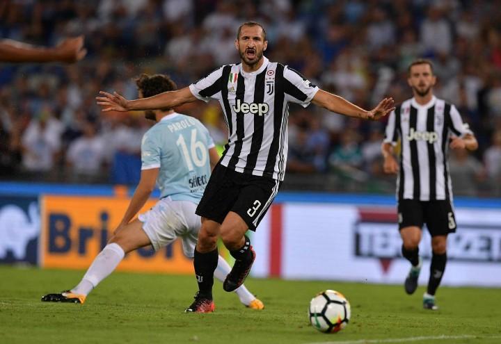 Parolo_Chiellini_Juventus_Lazio_lapresse_2017