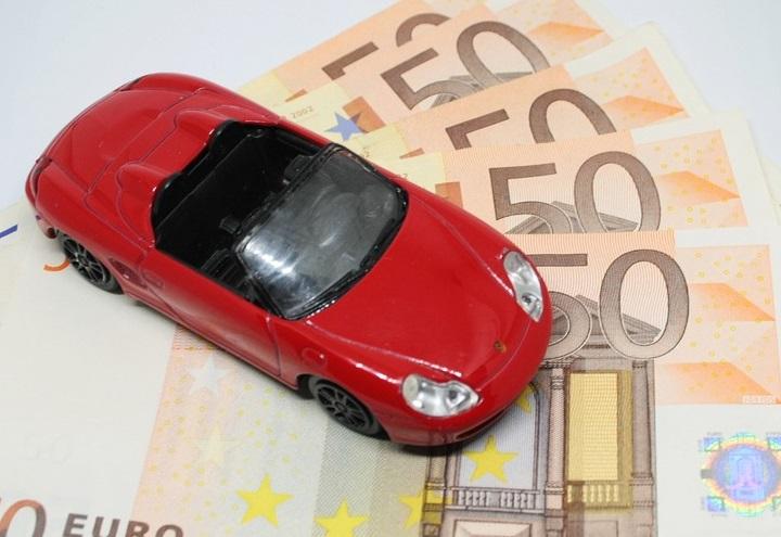 assicurazione_auto_pixabay