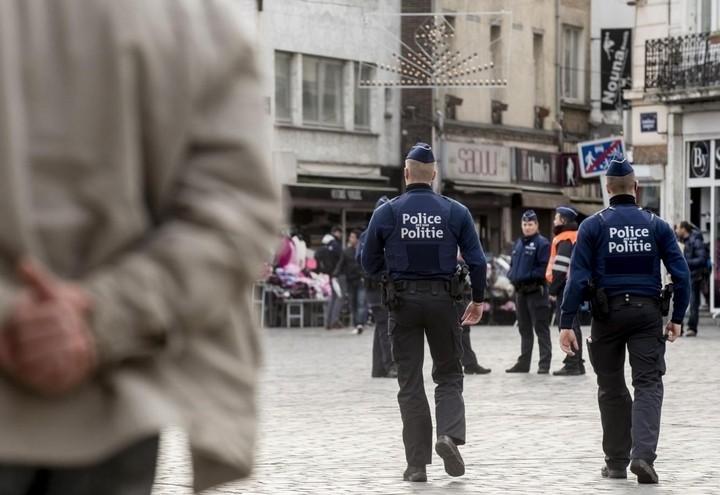 belgio_polizia_molenbeek_lapresse_2018