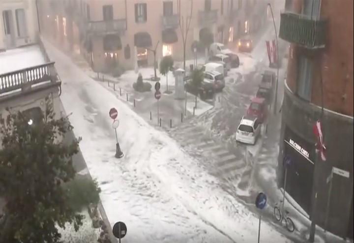 Milano, Bomba D’acqua A Legnano: Strade Come Fiumi/ Video, Grandine ...