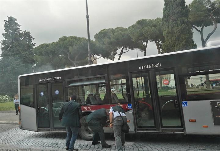 bus_atac_incendio_2018_twitter