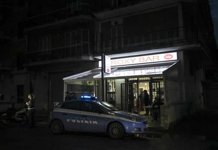 casamonica_bar_raid_roma_romanina_mafia_polizia_lapresse_2018