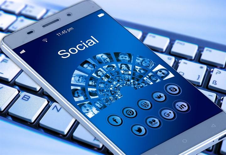 facebook_smartphone_pixabay