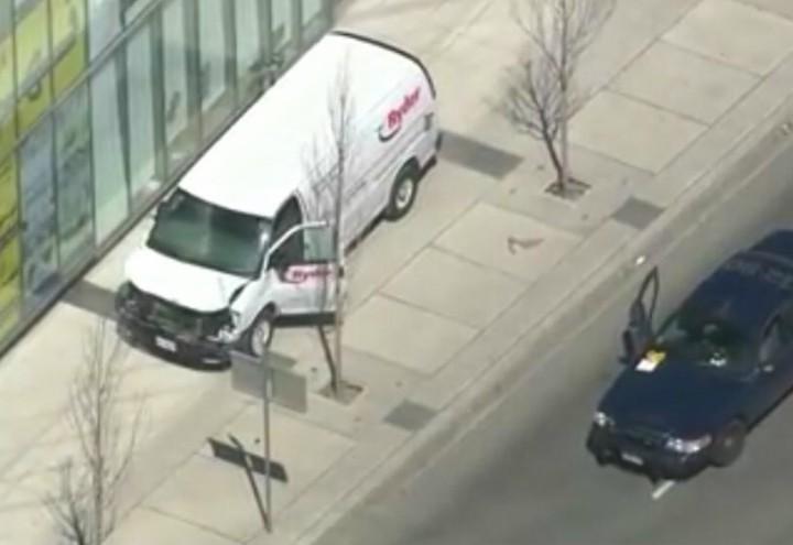 furgone_canada_toronto_terrorismo_incidente_twitter_2018