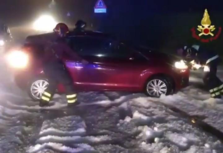 grandine_varese_vigili_fuoco_auto_ghiaccio_neve_twitter_2018