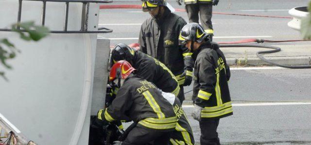 incidente_autostrada_tangenziale_autocisterna_vigili_fuoco_lapresse_2018