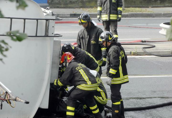incidente_autostrada_tangenziale_autocisterna_vigili_fuoco_lapresse_2018