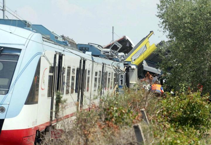 incidente_treni_puglia_scontro_ferrovie_lapresse_2017