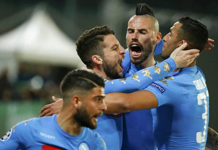 mertens_hamsik_gruppo_napoli_2017_lapresse