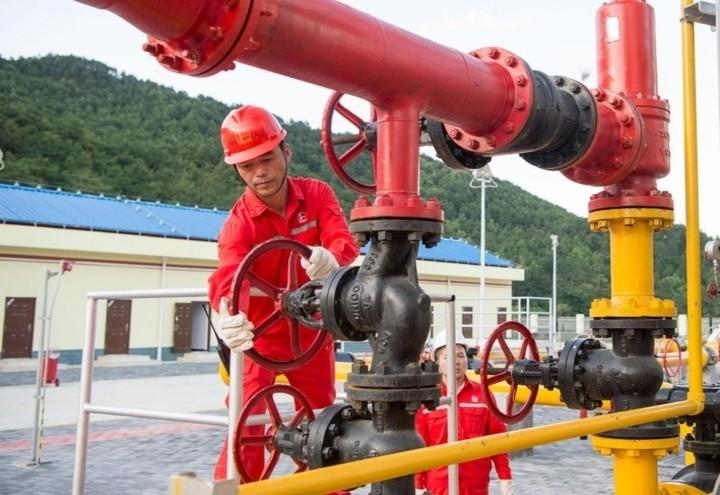 petrolio_shale_manopola_lapresse
