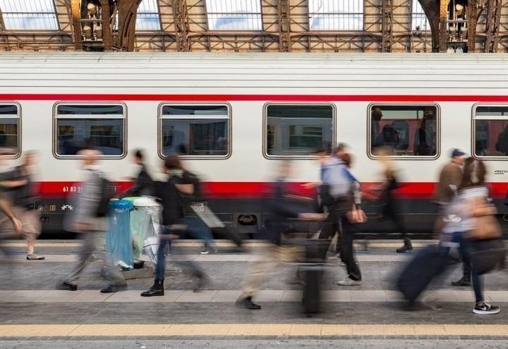 treno_stazione_passeggeri_pixabay