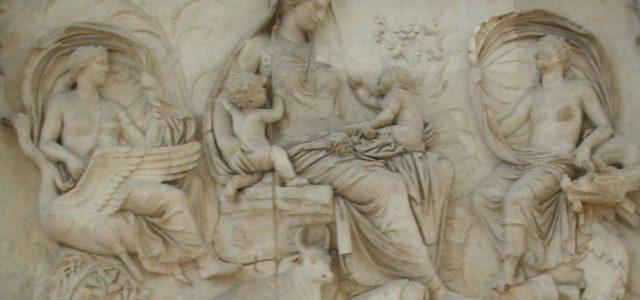 Ara_pacis_Venere_CC_Sailko