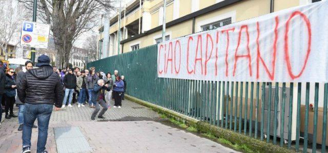Astori_morte_striscione_lapresse_2018