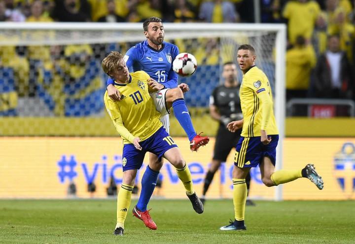 Barzagli_Forsberg_Italia_Svezia_lapresse_2017