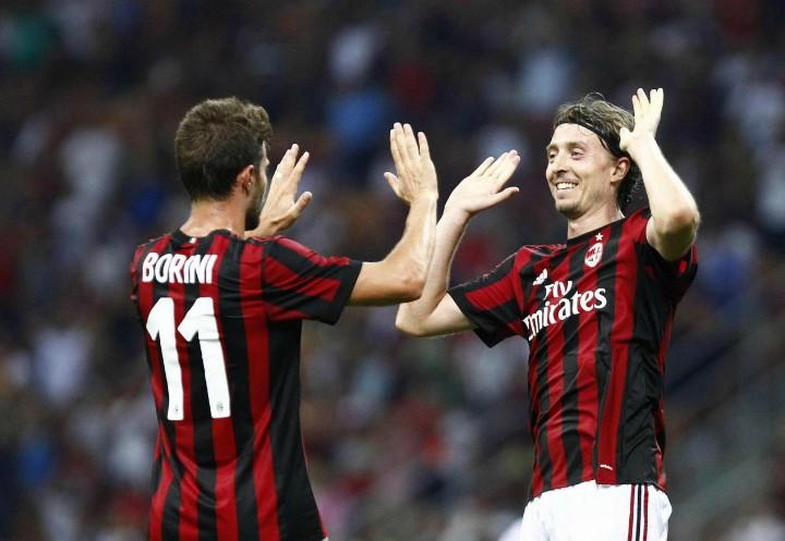 Borini_Montolivo_Milan_esultanza_EL_lapresse_2017