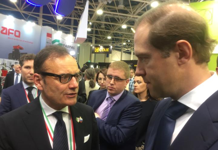 Carboniero_ministro_Manturov_ucimu