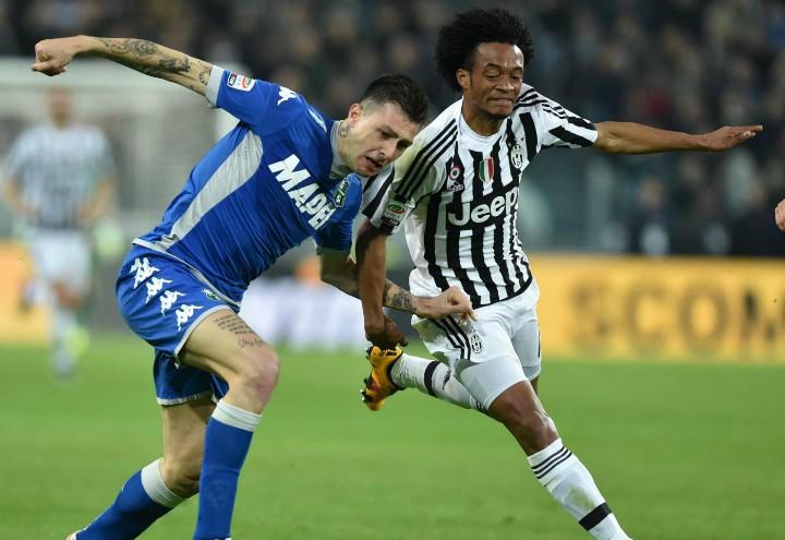 Cuadrado_Acerbi_Sassuolo_Juventus_lapresse_2017