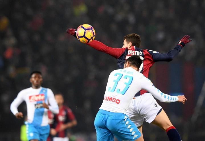 Destro_Albiol_Bologna_Napoli_lapresse_2017