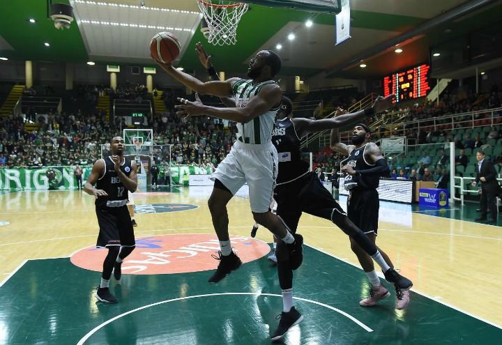 Dezmine_Wells_Avellino_Bakken_basket_lapresse_2018