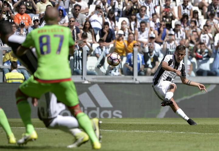 Dybala_Juventus_Crotone_punizione_lapresse_2017