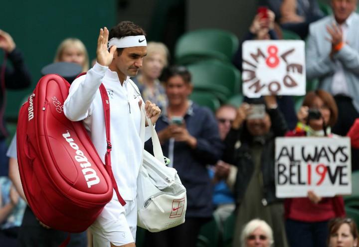 Federer_borsa_saluto_Wimbledon_lapresse_2017