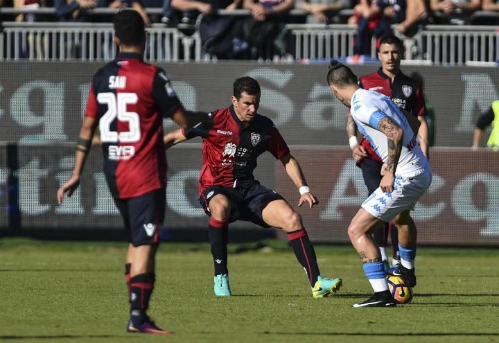 Hamsik_Padoin_Napoli_Cagliari_lapresse_2017