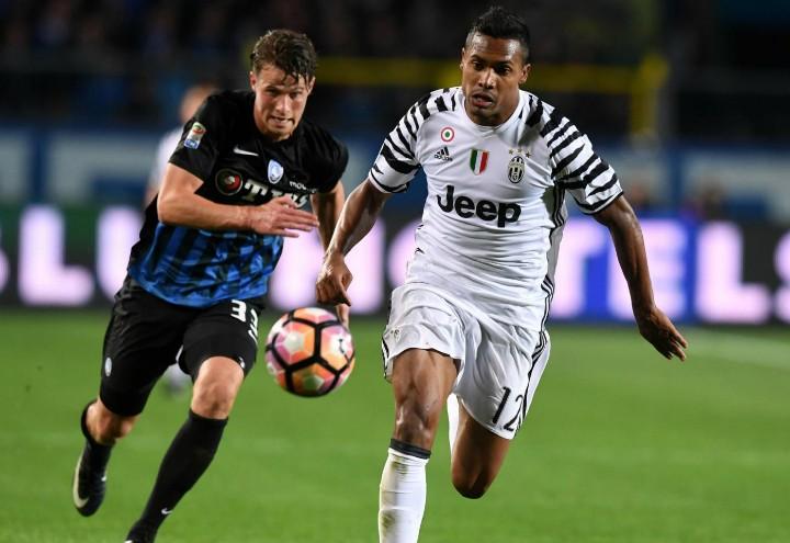 Hateboer_Alex_Sandro_Atalanta_Juventus_lapresse_2017