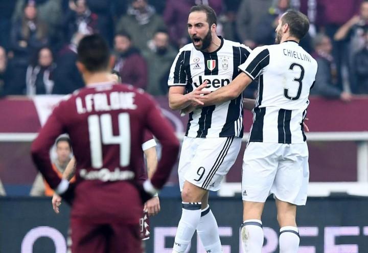 Higuain_Chiellini_Juventus_Torino_lapresse_2017