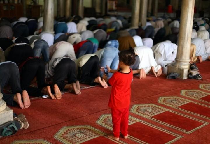Islam_moschea_bambino_lapresse