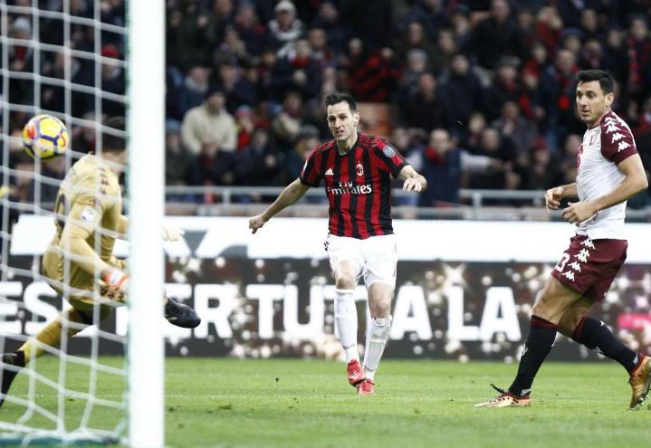 Kalinic_Milan_Torino_tiro_lapresse_2017