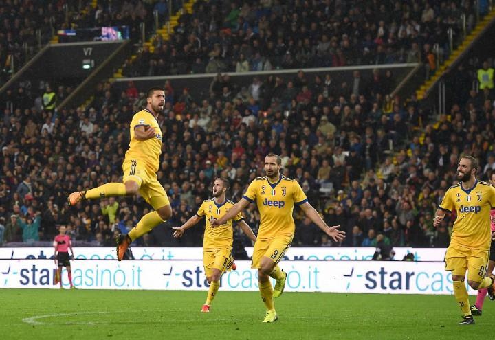 Khedira_salto_Udinese_Juventus_lapresse_2017