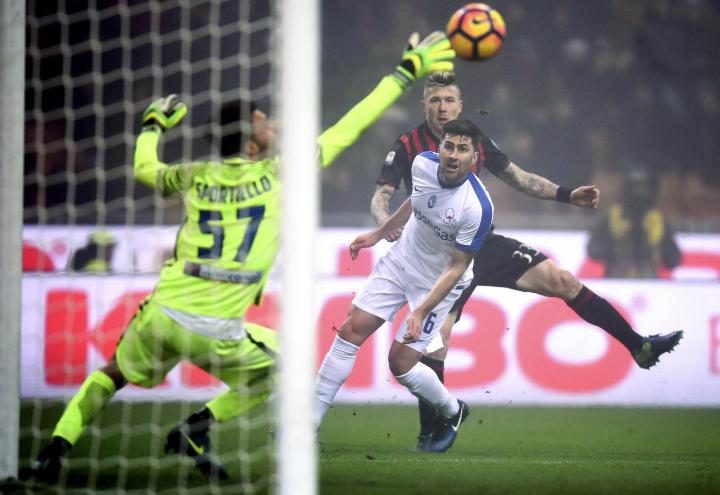 Kucka_Sportiello_Milan_Atalanta_lapresse_2017
