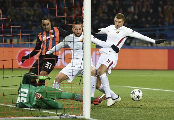 Manolas_Dzeko_Shakhtar_Roma_lapresse_2018