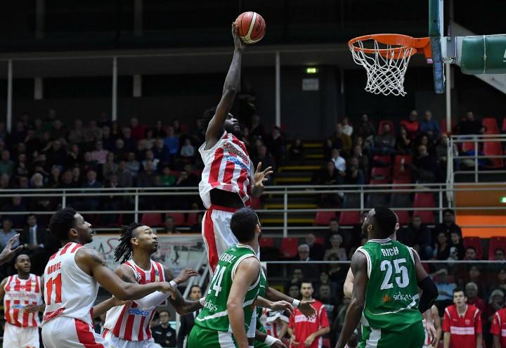 Pelle_Varese_Avellino_basket_lapresse_2017