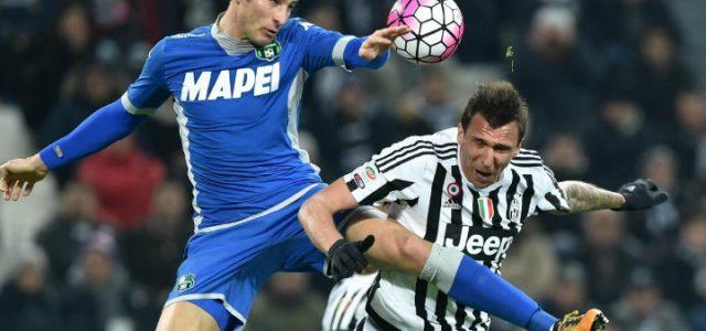 Peluso_Mandzukic_Sassuolo_Juventus_lapresse_2017