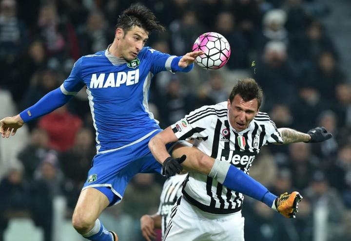 Peluso_Mandzukic_Sassuolo_Juventus_lapresse_2017