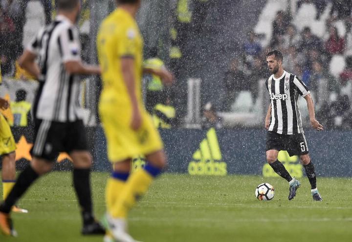 Pjanic_Juventus_Chievo_pioggia_lapresse_2018