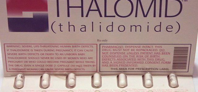 Talidomide, donna senza braccia